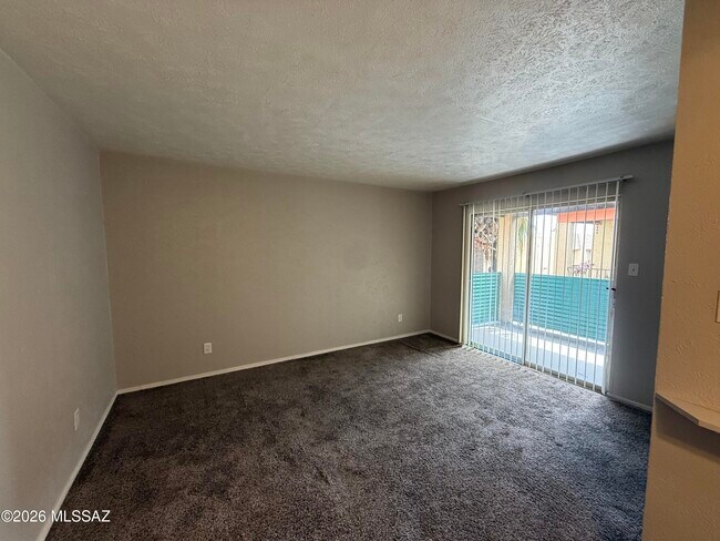Foto del edificio - 1620 N Wilmot Rd