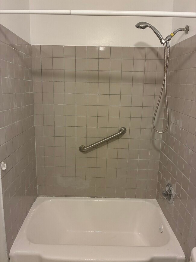 Bañera - 306 Bear St
