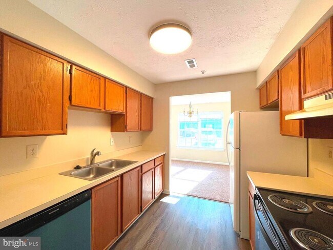 Building Photo - 46280 Mako Way