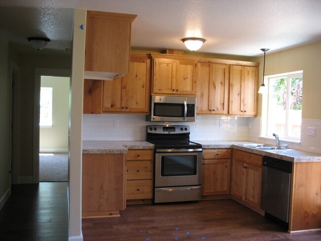Foto del edificio - N.E Portland 2-bedroom beauty! Pets OK on ...