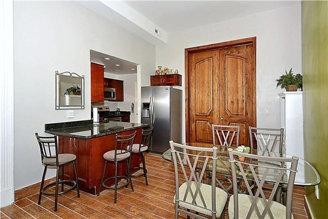 Foto del edificio - 817 6th St NW