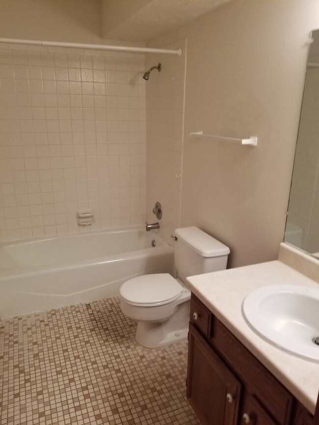 Building Photo - Wonderful One Bedroom in Southwest Omaha!