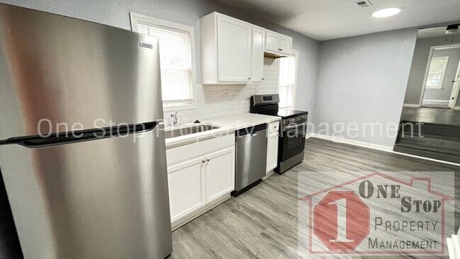 Foto del edificio - Beautiful 4 Bedroom 2 Bathroom Home in Kan...