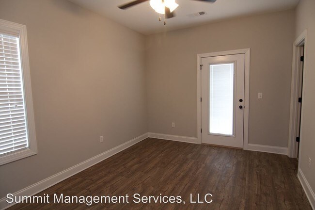 Building Photo - 207 Park Ln