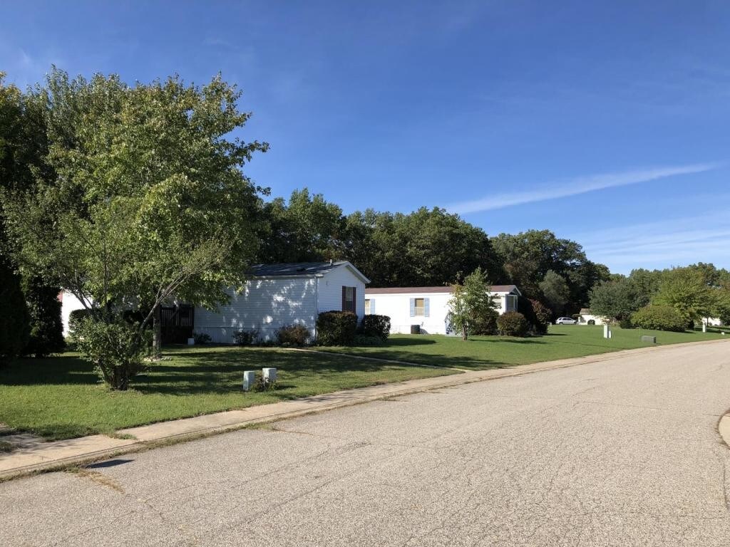 Primary Photo - 1208 Shiawassee River Road #4