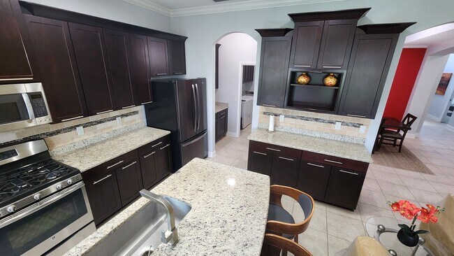 Foto del edificio - Lakeview Turnkey Furnished Home with Resor...