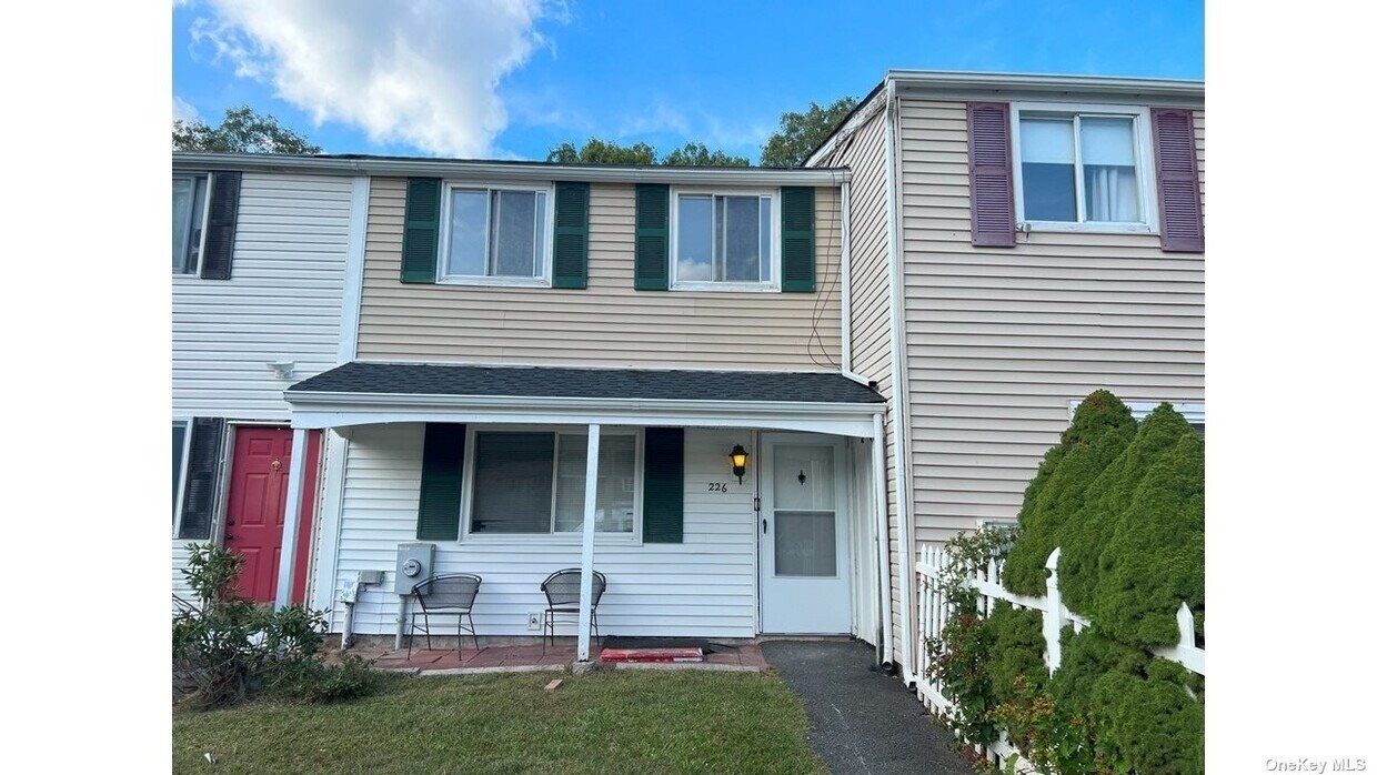 Primary Photo - 226 Hill Rise