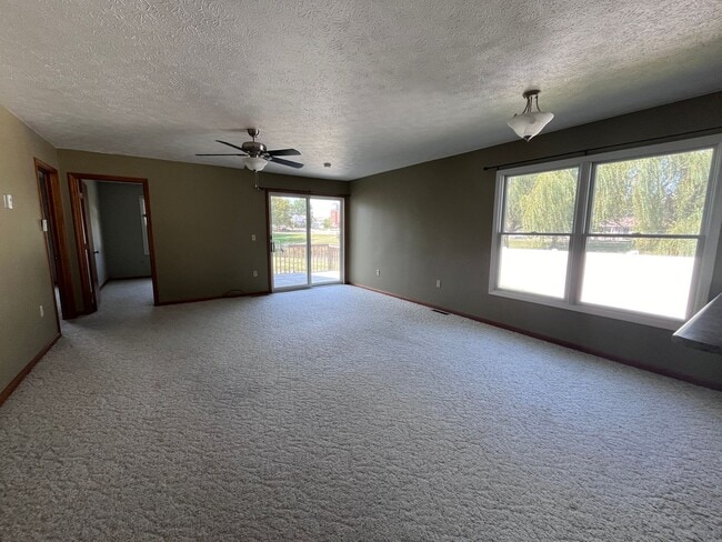 Foto del edificio - Beautiful 2 Bedroom & 2 Bath Duplex in Shipshewana