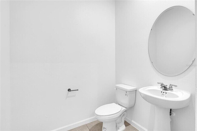 Foto del edificio - 1104 Lakeshore Breeze Pl
