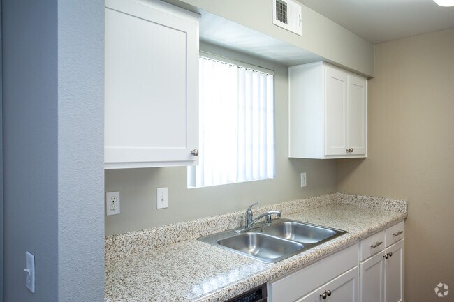 2HAB, 2BA - 952 ft² (renovado) - Redlands Towne Square Apartments