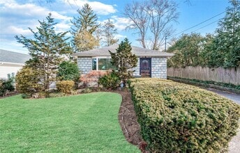 Building Photo - 45 21 Iris Ln