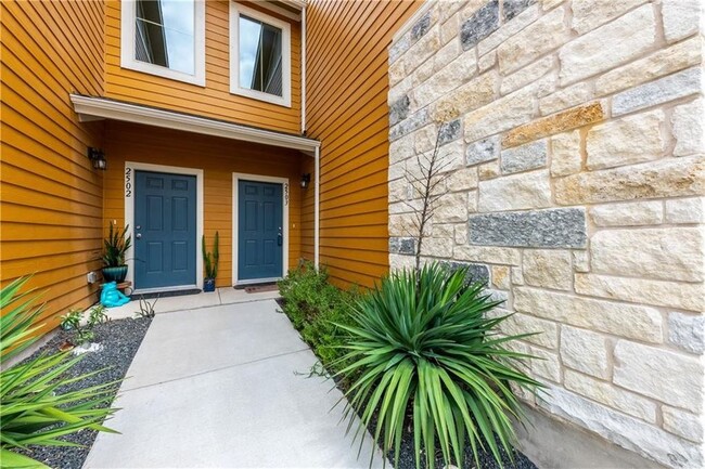 Building Photo - 516 E Slaughter Ln