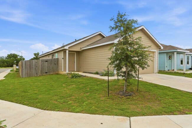 Foto del edificio - Single-Story 3/2 Rental Near Lackland Air Force Base | No Carpet | Fridge Included |