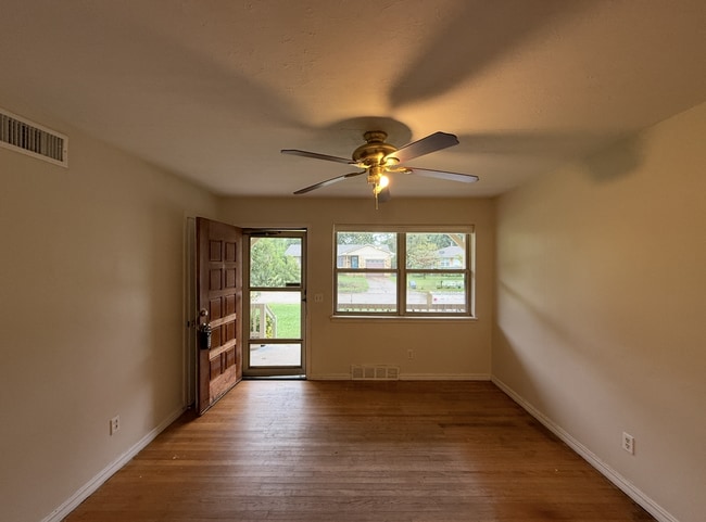 Photo - Reduced Rent! Available Now! ***SPECIAL 50% OFF 1ST FULL MONTH'S RENT***    Charming 4 bedroom ho... House