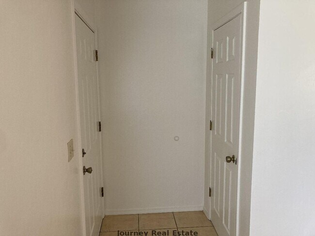 Foto del edificio - 3183 N Truwood Dr