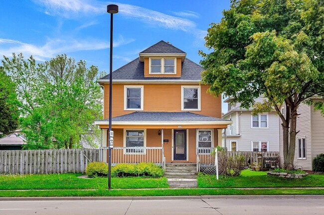 Building Photo - 1529 Erie Ave