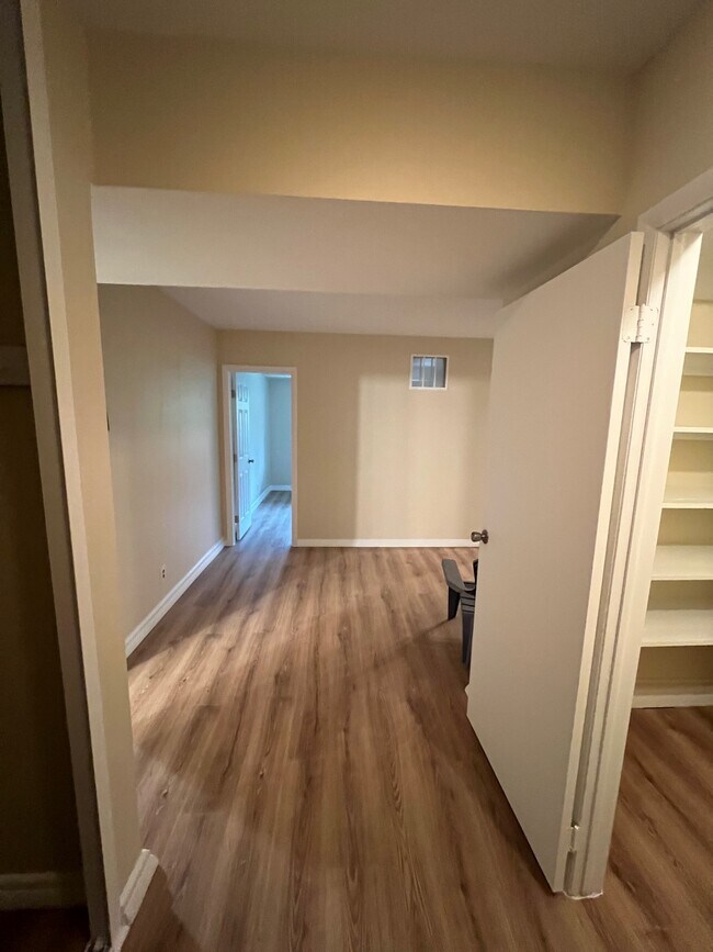 Foto del edificio - 4201 Cathedral Ave NW