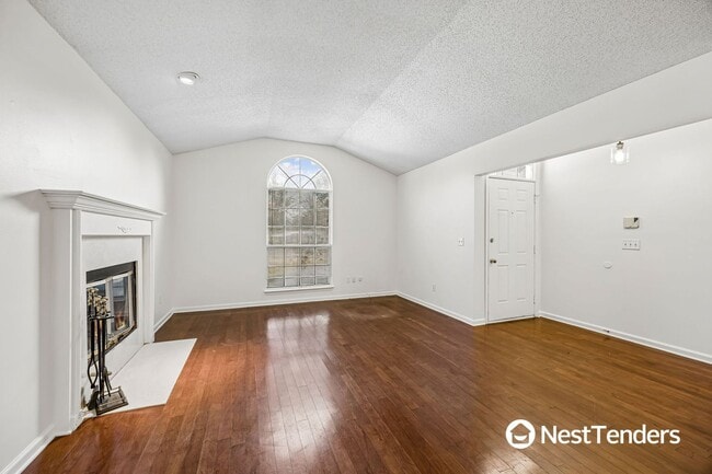 Building Photo - Great Location Near Town Center!