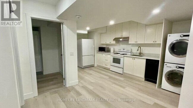 Photo du bâtiment - 1556 Crestview Ave
