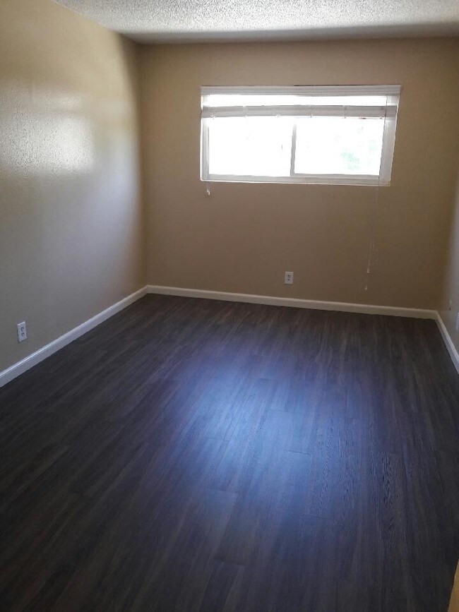 Building Photo - 1142 Terry Ln