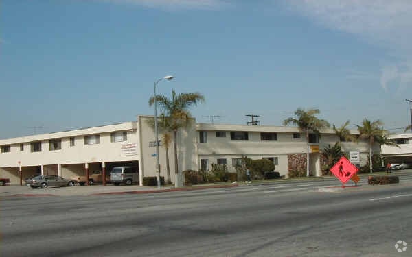 Primary Photo - Tradewinds Apartments