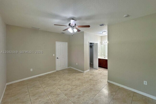 Foto del edificio - 4633 SW 164th Ct