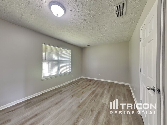 Building Photo - 731 Tullamore Way