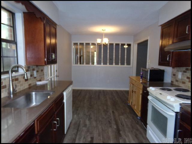 Foto del edificio - 8 Woodlore Cir