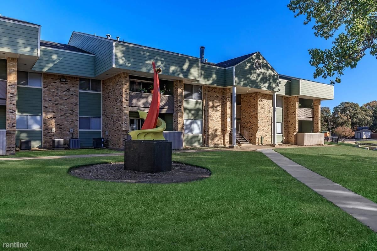 Primary Photo - 3 br, 2 bath Condo - 1301 Park Place Blvd ...