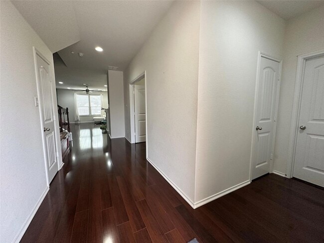 Building Photo - 1248 Hyde Park Dr