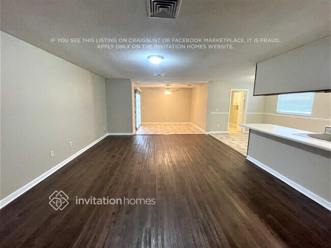 Building Photo - 6115 Donegal E