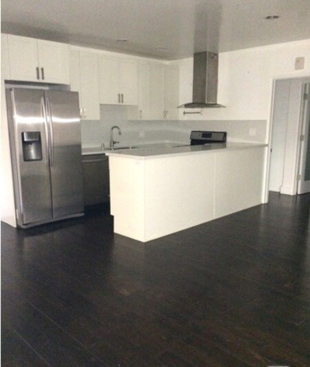 Primary Photo - 212 S Lasky Dr