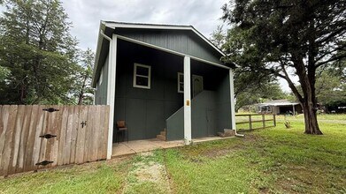 Building Photo - 142 Andrea St
