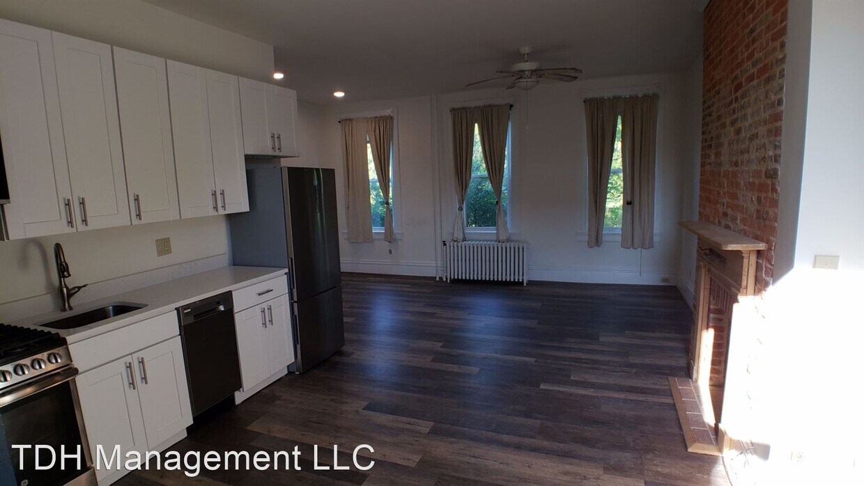 Foto principal - 130-132 S Patterson Park Ave