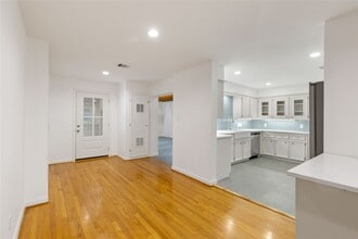 Building Photo - 1422 Hewitt Dr