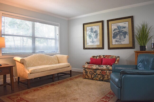 Foto del edificio - 1000 Prosperity Farms Rd