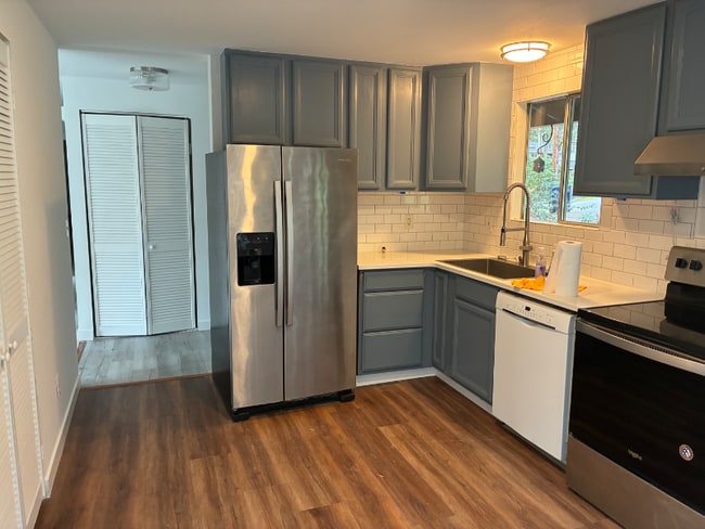 Building Photo - 21225 NE 12th St