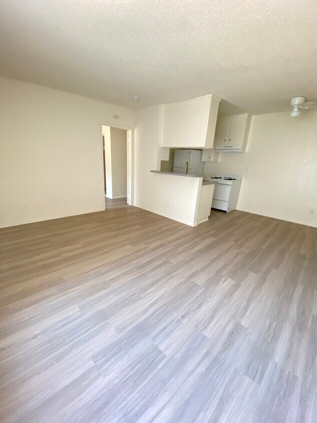 Foto principal - 7423 Lankershim Blvd