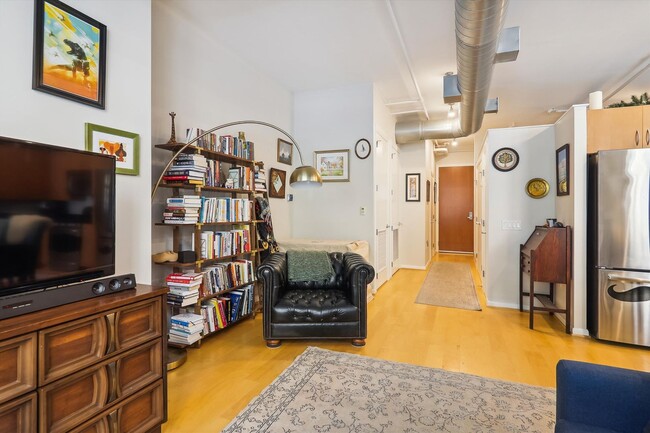 Building Photo - 811 4th St NW