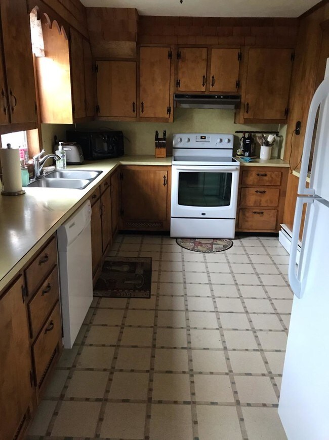 Kitchen - 35 School St