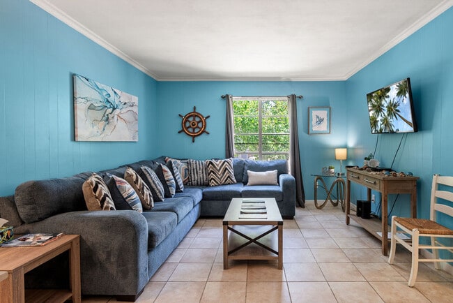 Building Photo - 2025 Eleventh Street-SI FL2-ID1023387P