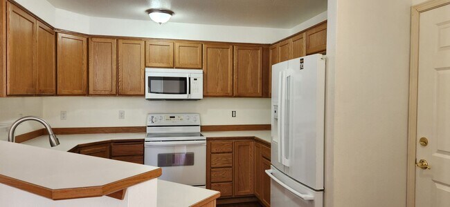 Foto del edificio - Refreshed 2 bed 2 bath Everett Condo $2099...