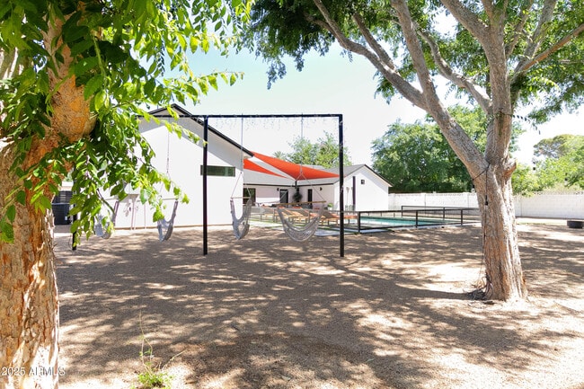 Building Photo - 4421 E Earll Dr