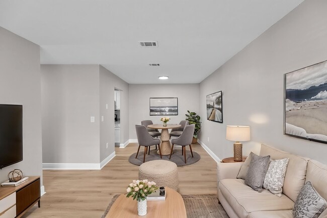 Building Photo - Megan Manor Apartments