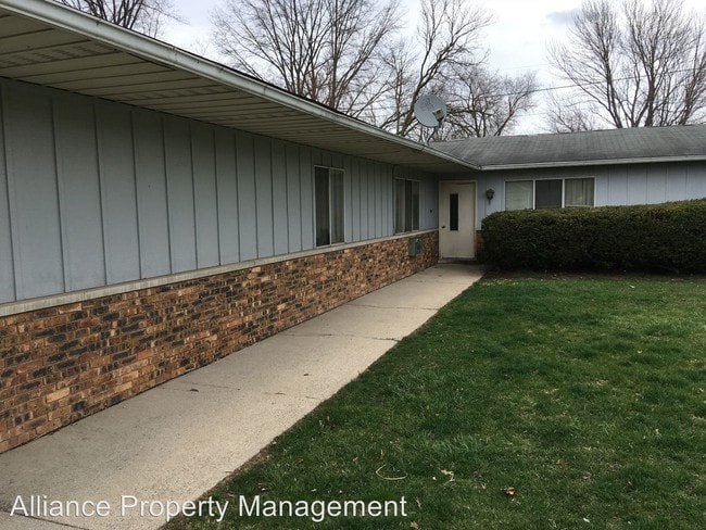 Building Photo - 1202 Lake Forest Dr
