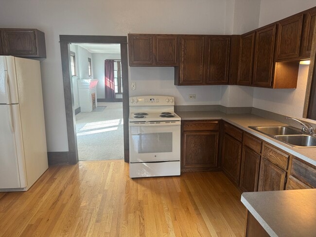 Building Photo - 136 W Whitney St