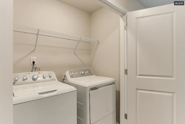 Foto del edificio - 304 Leland Crst Dr