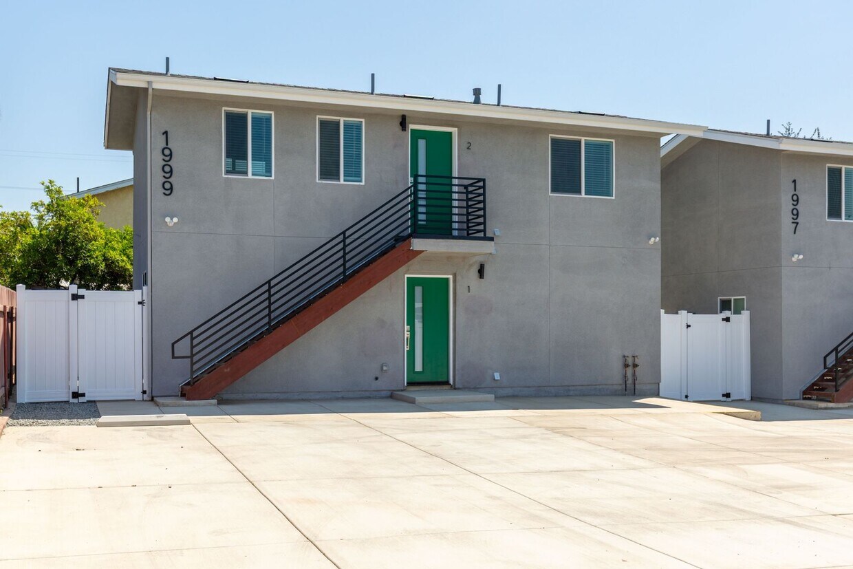 Foto principal - CHARMING Newly Constructed 1BD/BA Availabl...