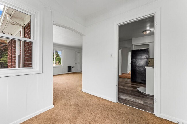 Foto del edificio - Clean, Spacious, and Rent Ready 2 bedroom ...