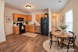 Building Photo - 806 Oakbrook Pl